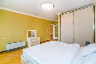 Апартаменты Luxary Apartment On Tarqovu Centr Баку Апартаменты с 3 спальнями-12