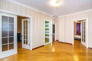 Апартаменты Luxary Apartment On Tarqovu Centr Баку Апартаменты с 3 спальнями-28