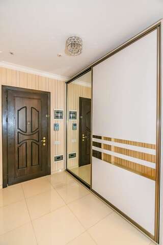 Апартаменты Luxary Apartment On Tarqovu Centr Баку Апартаменты с 3 спальнями-30