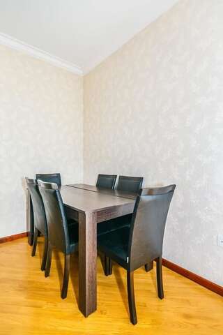 Апартаменты Luxary Apartment On Tarqovu Centr Баку Апартаменты с 3 спальнями-38